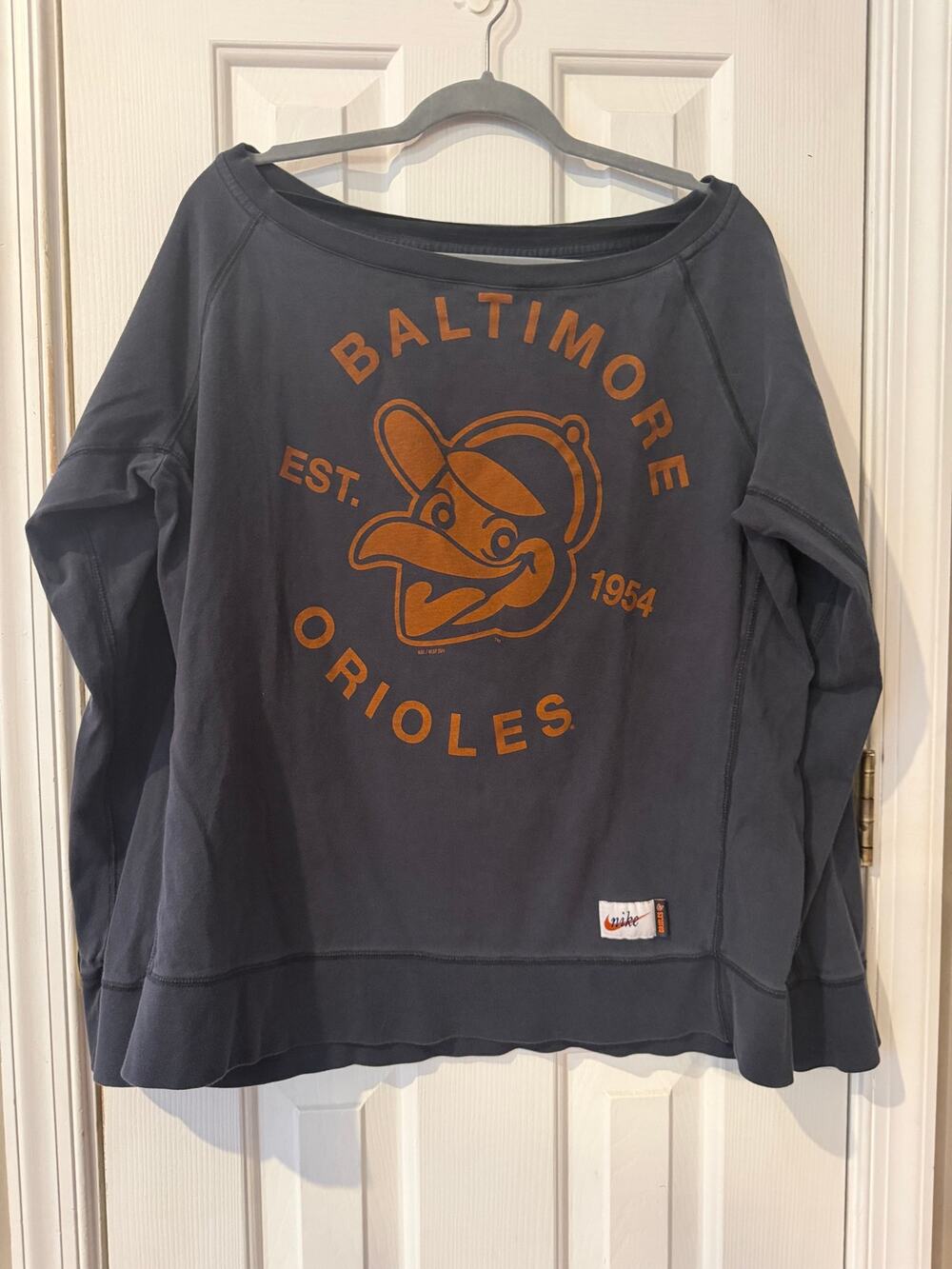 Nike Cooperstown Collection Baltimore Orioles Off-Shoulder Sweatshirt XL